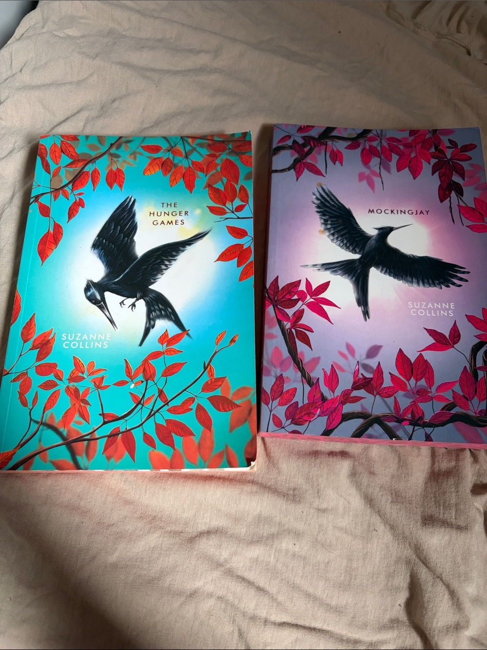 Suzanne Collins The Hunger Games / Mockingjay Hardcover Book Set - Teal & Pink
